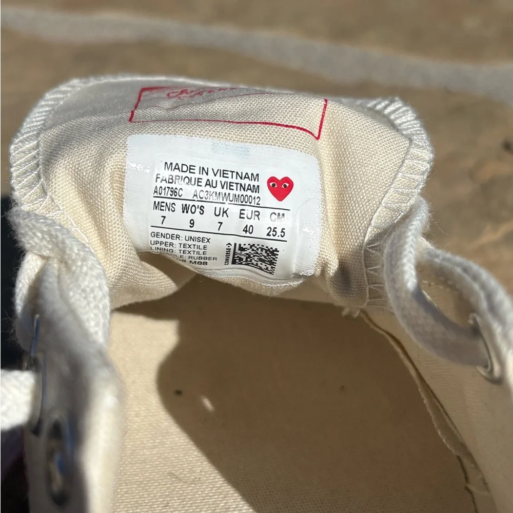 Super cute hard to find Converse - Picture 4 of 5